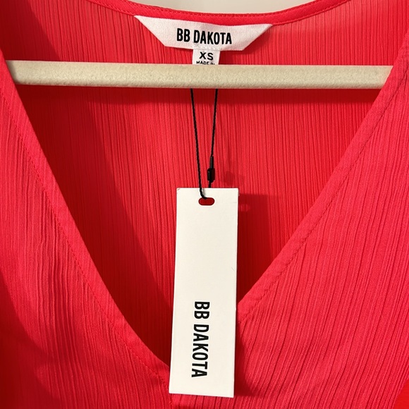 NWT BB Dakota flutter sleeve blouse - Picture 2 of 6